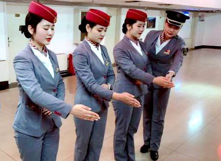 傳承光榮傳統(tǒng)，堅持崗前禮儀培訓(xùn)，用心服務(wù)春運旅客